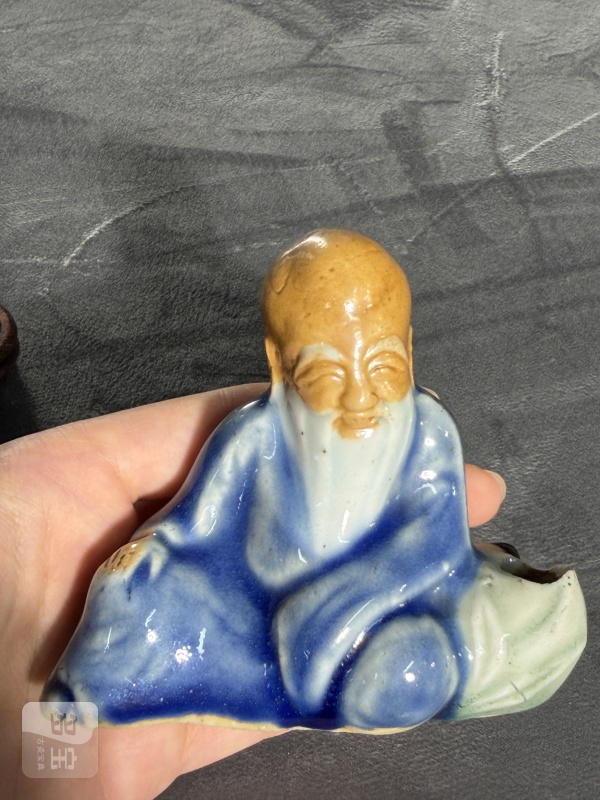 清乾隆蓝釉寿星人物纹水盂（带木座） - 图3